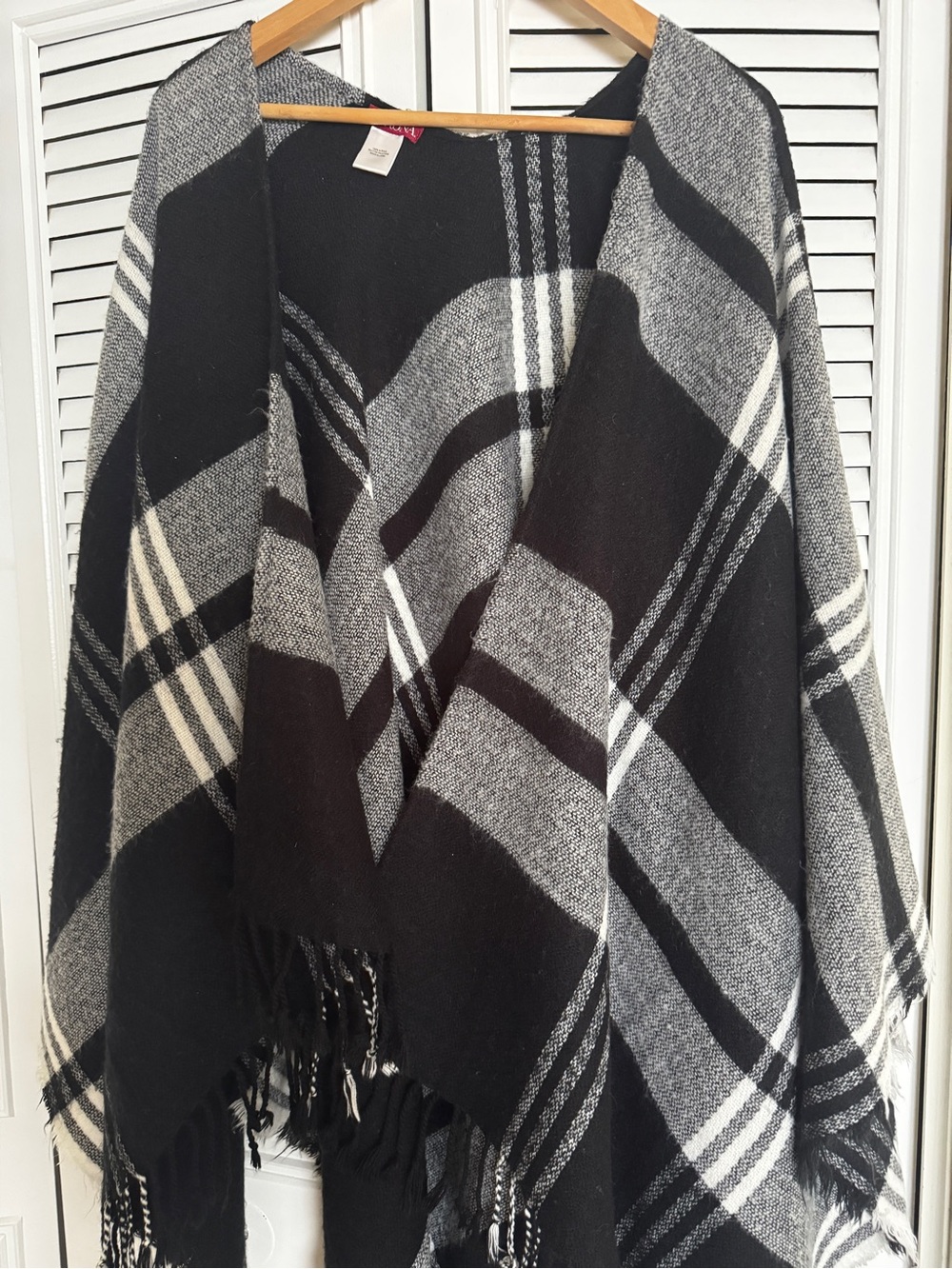Merona Black, Gray & White Plaid Fringe Wrap